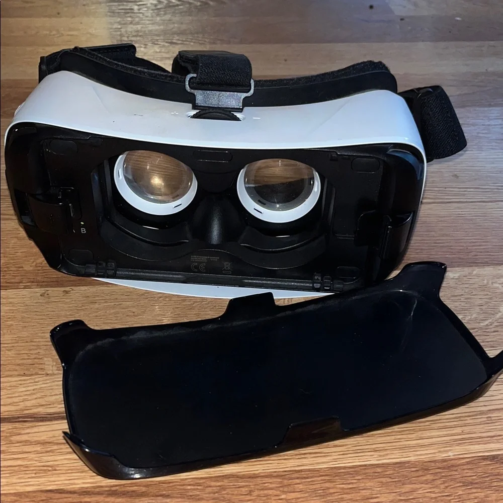 Samsung VR Headset in Black and White